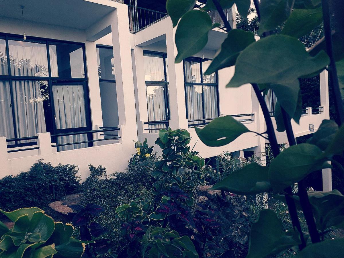 Monarch Ella Hotel Exterior foto